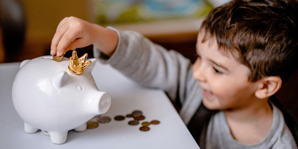 Hoeveel zakgeld of kleedgeld geef ik mijn kind? De gemiddelden én tips!